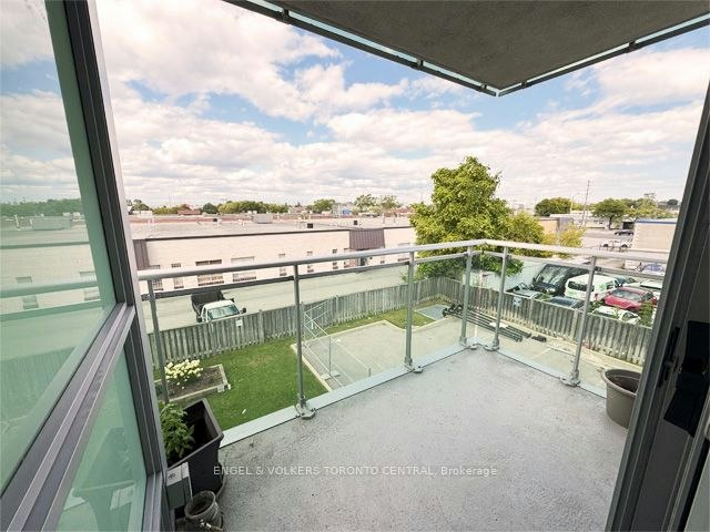 330-60 Fairfax Crescent, Toronto, ON, M1L 0E1 5
