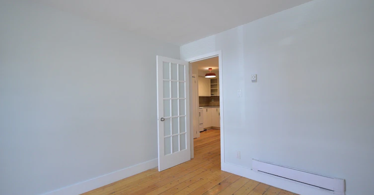 1801 Dundas Main Floor Street E, Toronto, ON, M4L 1M4 - 9