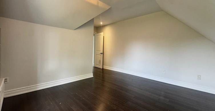 185 Rumble 2nd Avenue Fl, Richmond Hill, ON, L4C 4T3 - 3