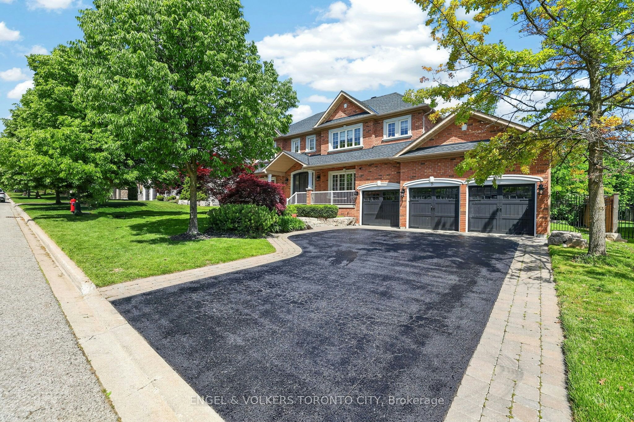 8 Duncton Wood Crescent, Aurora, ON, L4G 7T4