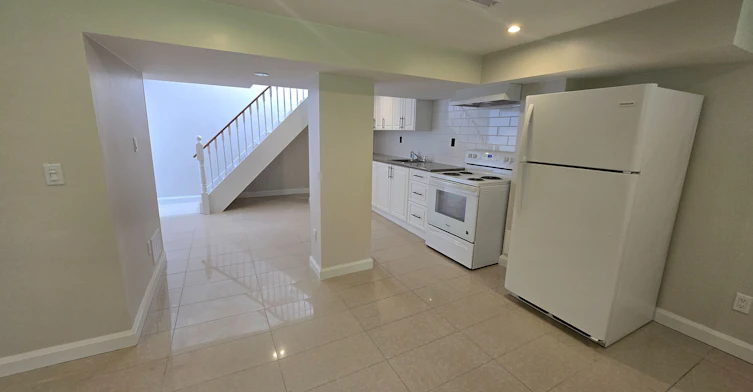 B-102 Crone Court, Newmarket, ON, L3Y 4N9 - 10