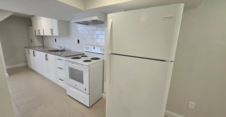 B-102 Crone Court, Newmarket, ON, L3Y 4N9 - 3