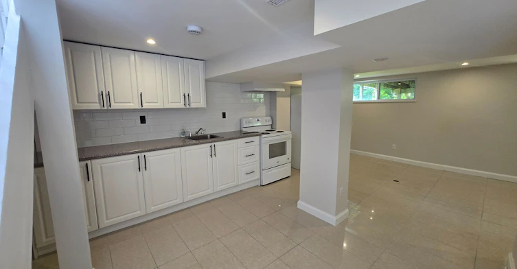 B-102 Crone Court, Newmarket, ON, L3Y 4N9 - 7