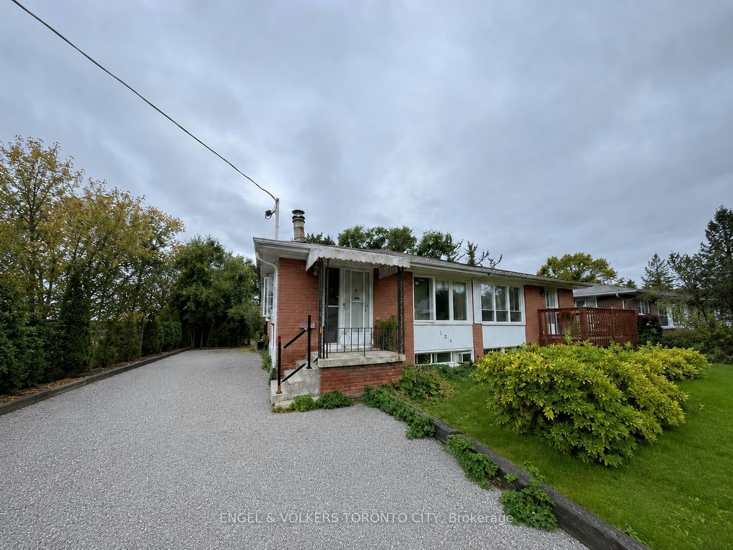Main-124 Septonne Avenue, Newmarket, ON, L3Y 2W3