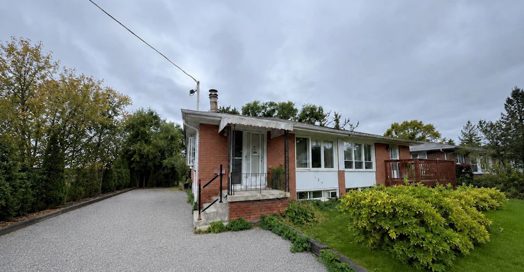 Main-124 Septonne Avenue, Newmarket, ON, L3Y 2W3