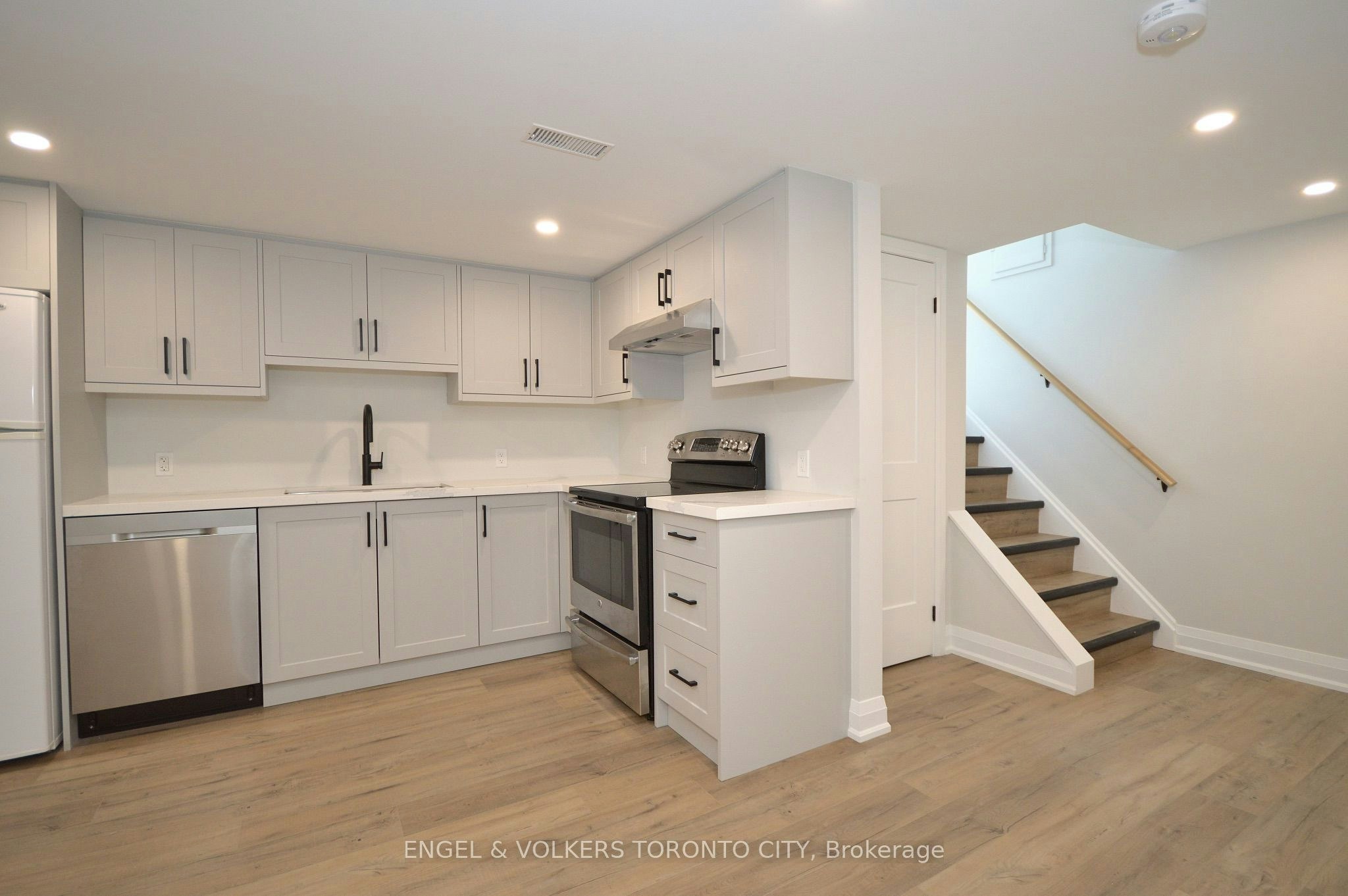 Basement-139 Queen Street, Newmarket, ON, L3Y 2E9 - 2
