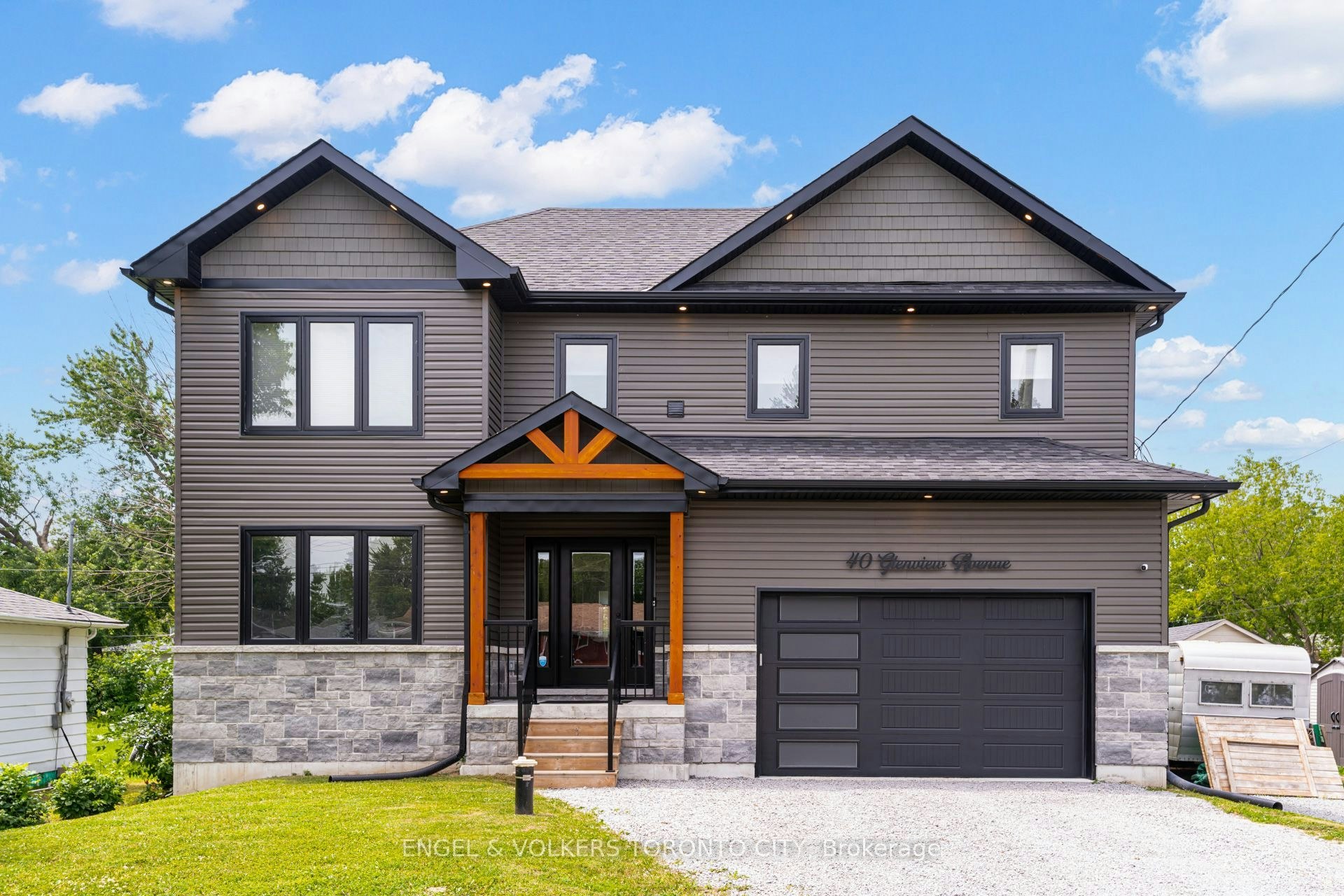 40 Glenview Avenue, Georgina, ON, L0E 1N0