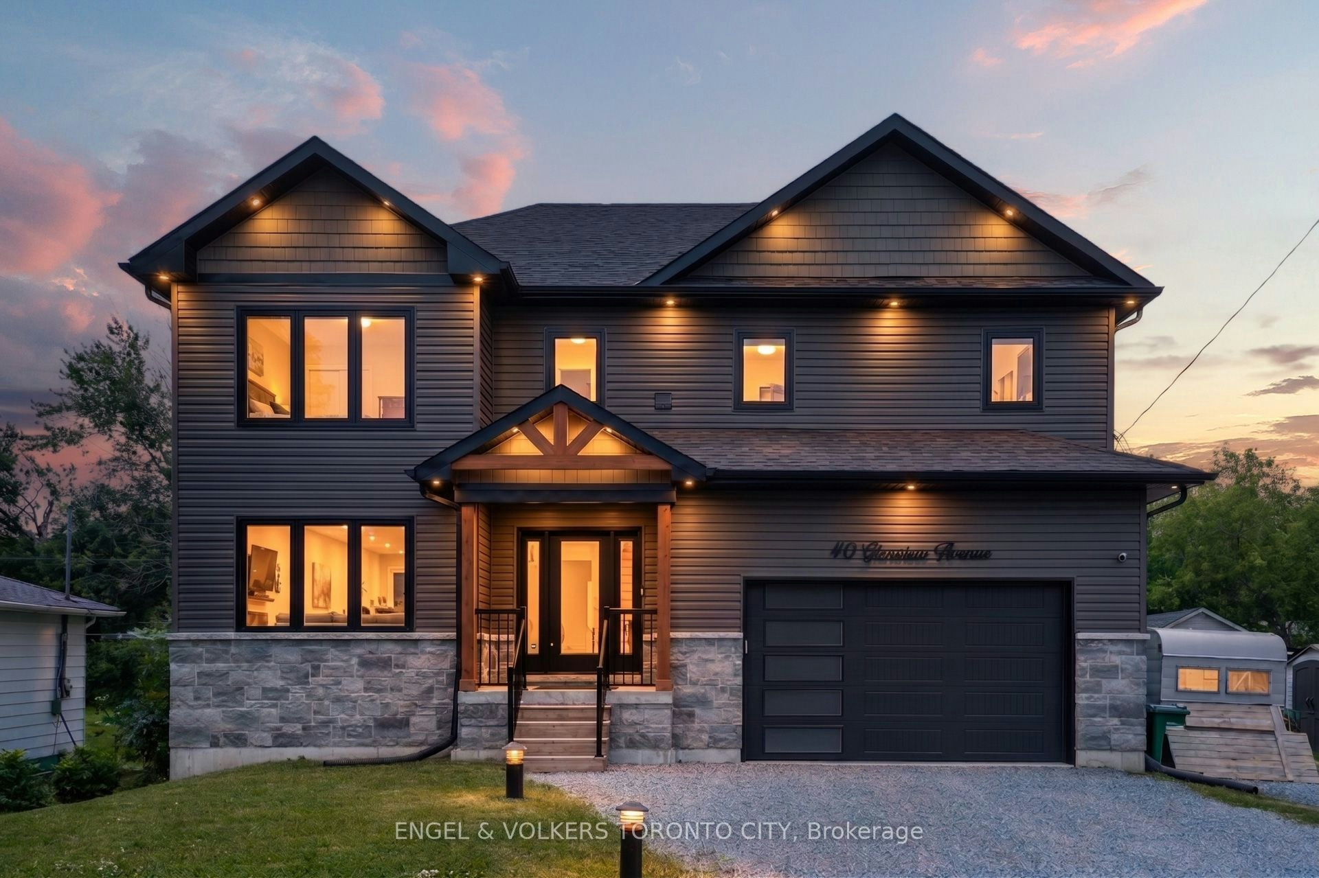 40 Glenview Avenue, Georgina, ON, L0E 1N0