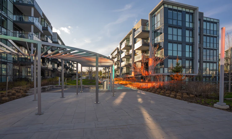 132-375 Sea Ray Avenue