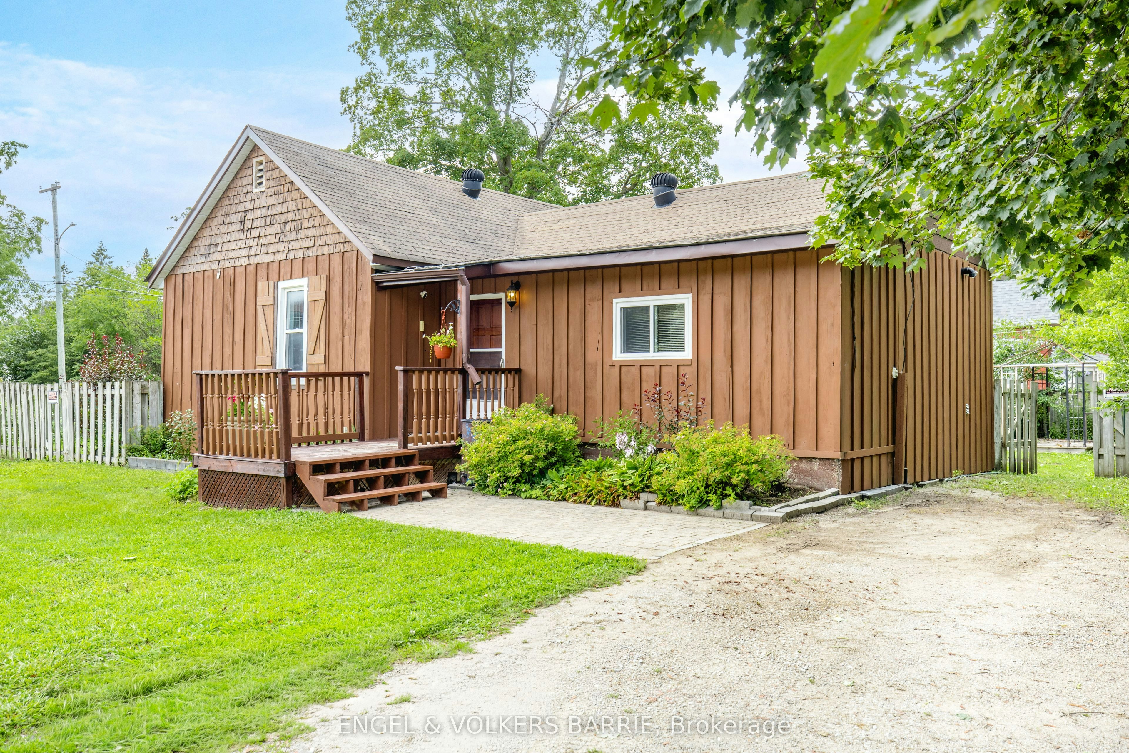 99 King Street, Essa, ON, L0M 1B0