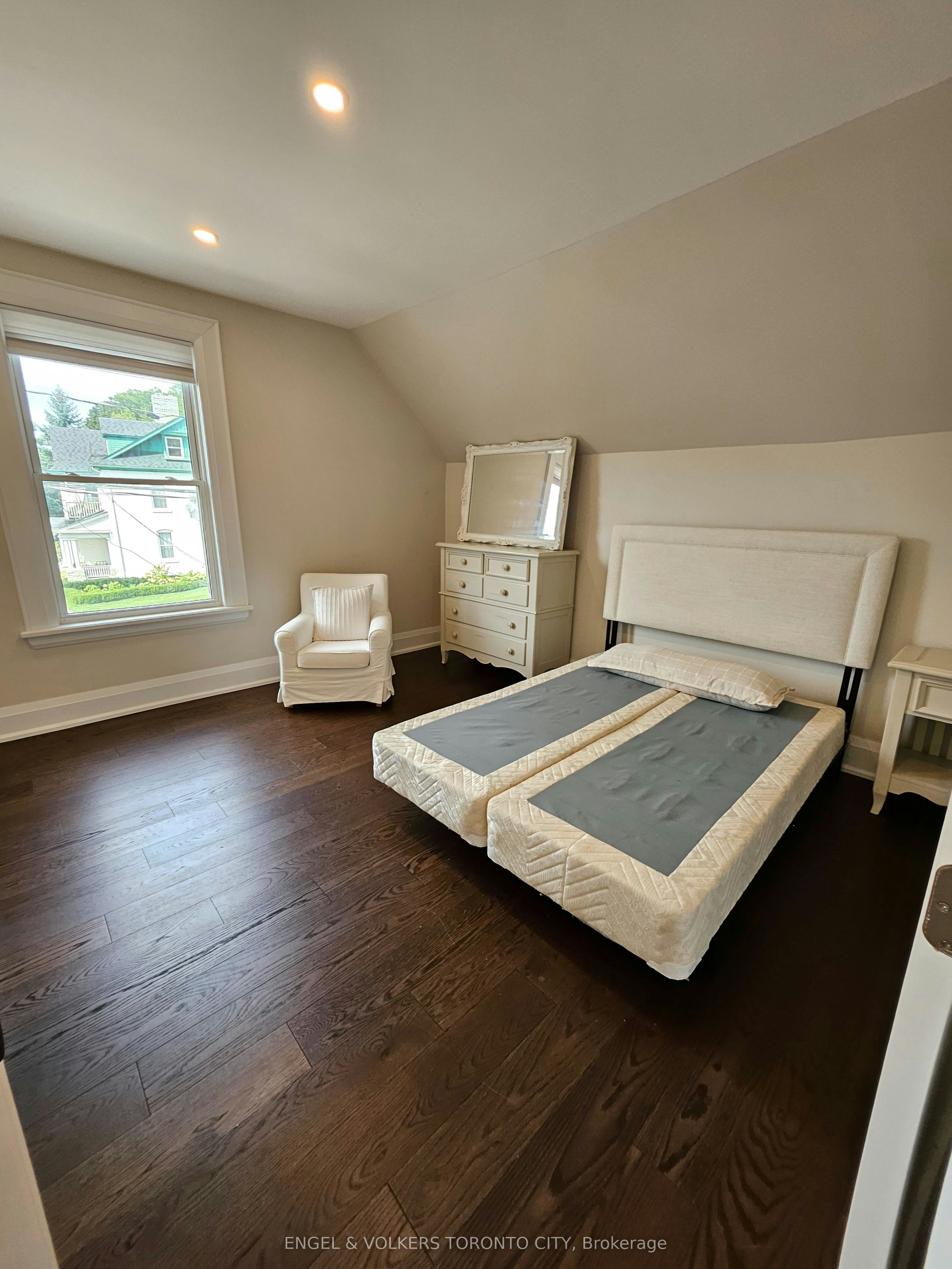 2nd Flr-85 Prospect Street W, Newmarket, ON, L4C 3T3 - 12