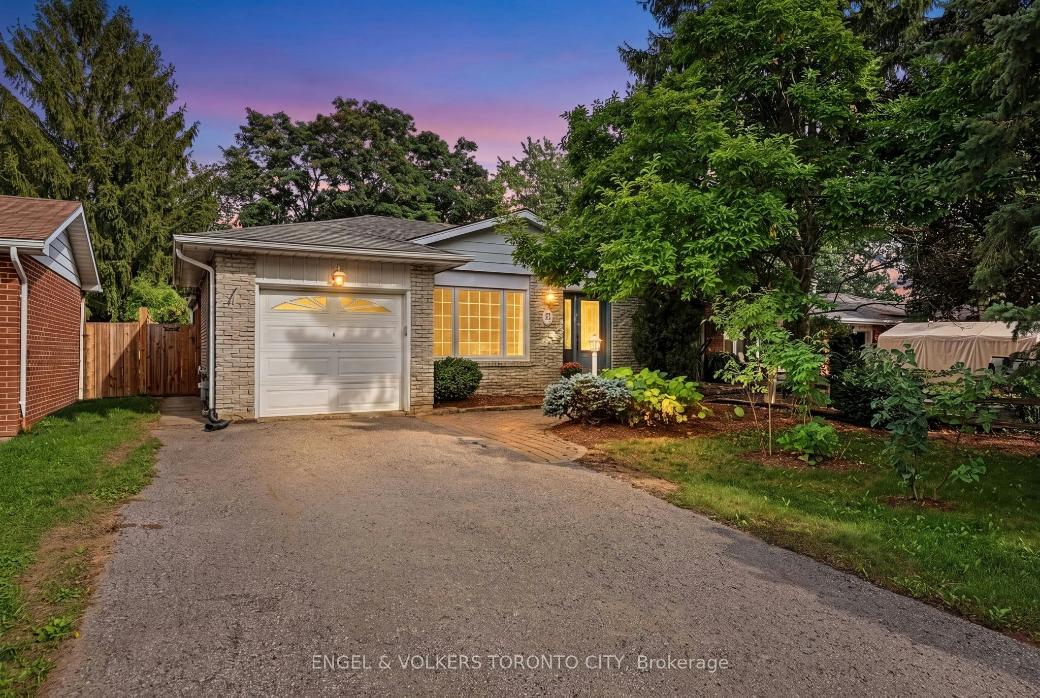 25 Cemetery Lane, Whitchurch-Stouffville, ON, L4A 6B2