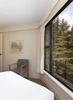5g 2561 Tricouni Place