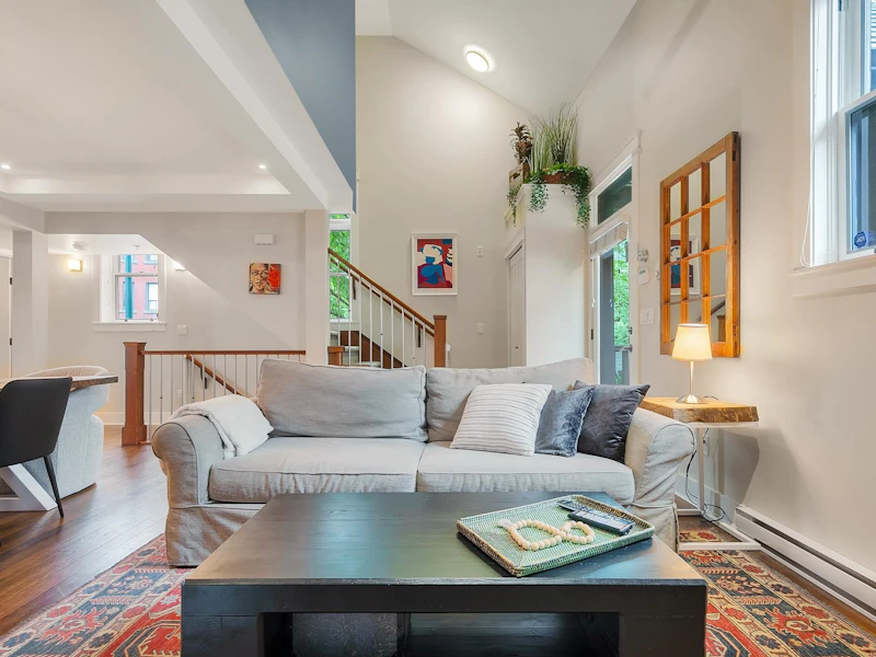 1087 Salsbury Drive, Vancouver BC V5L 4A6