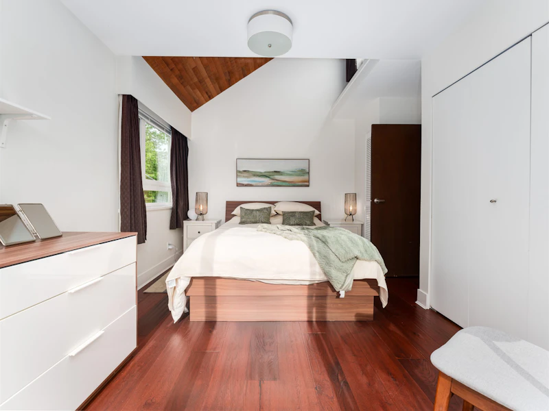 2415 W 5th Avenue, Vancouver BC V6K 1S7