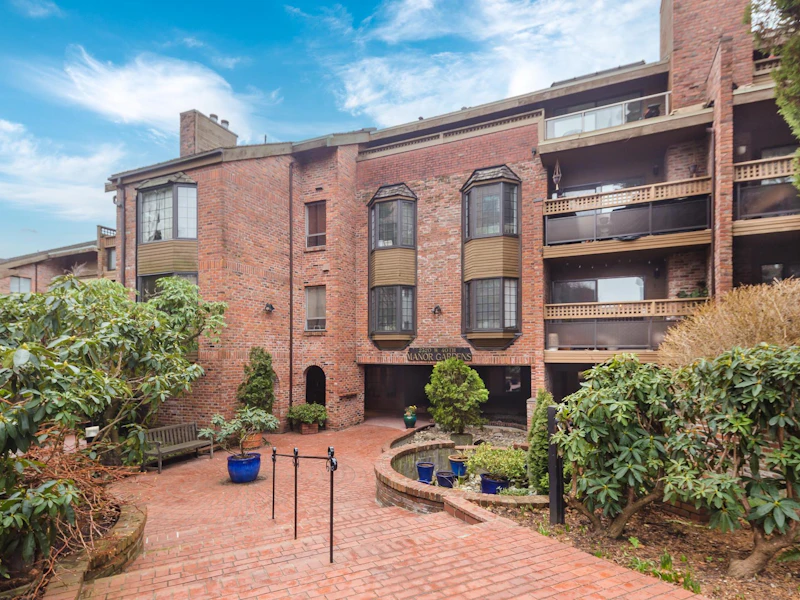 201 - 2320 W 40th Avenue, Vancouver BC V6M 4H6