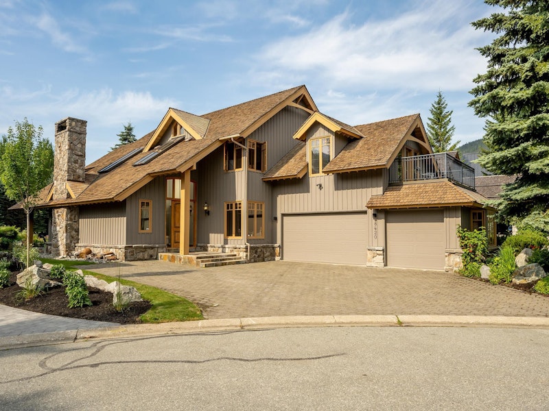 8420 Golden Bear Place, Whistler BC V0N 1B8