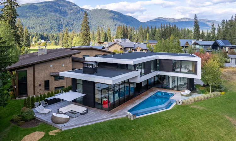 8080 Cypress Place