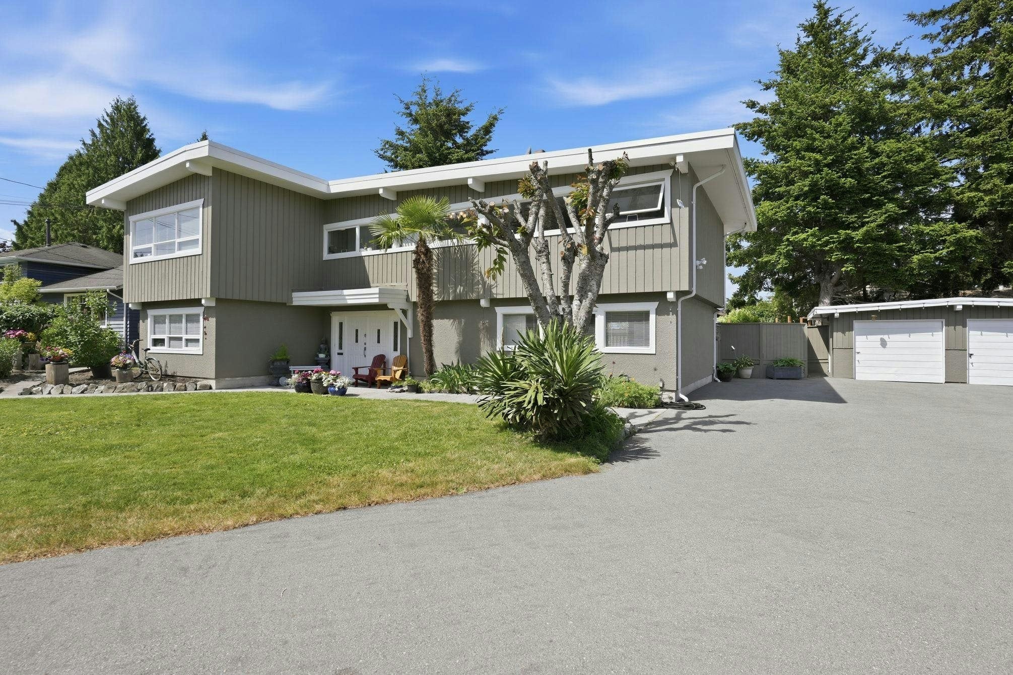1679 58 Street - 2