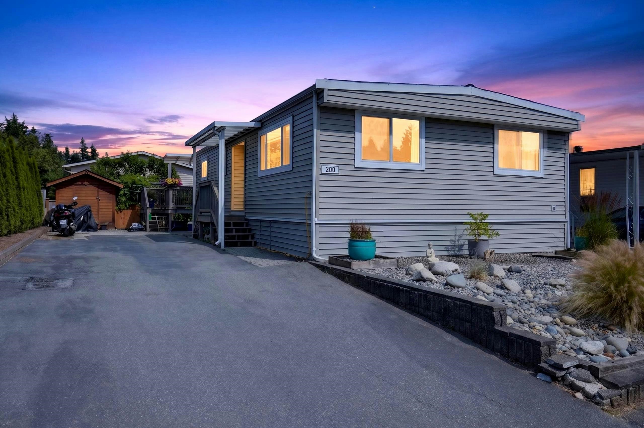 200-27111 0 Avenue, Langley, BC, V4W 2T5