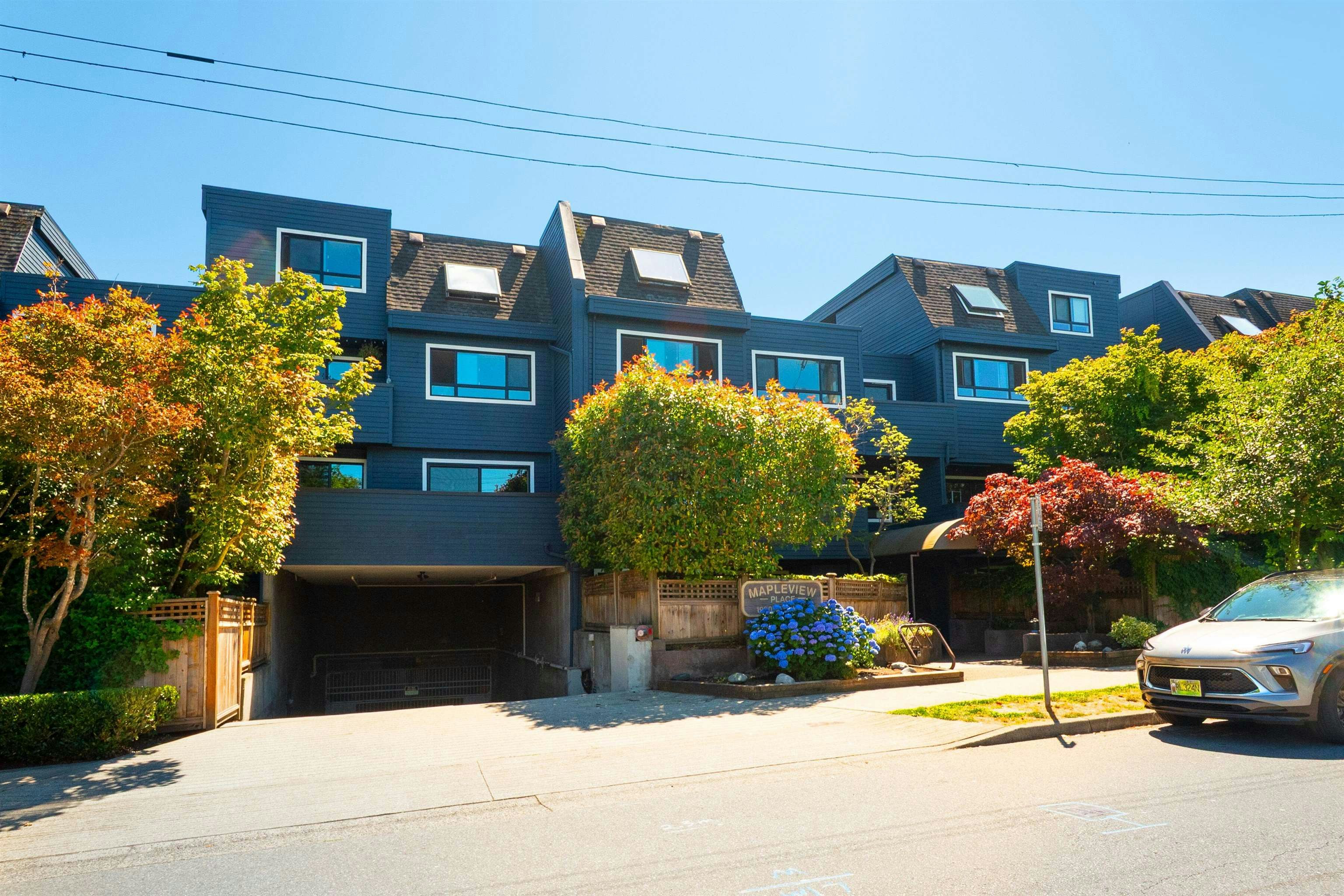 207-1990 W 6th Avenue, Vancouver, BC, V6J 4V4
