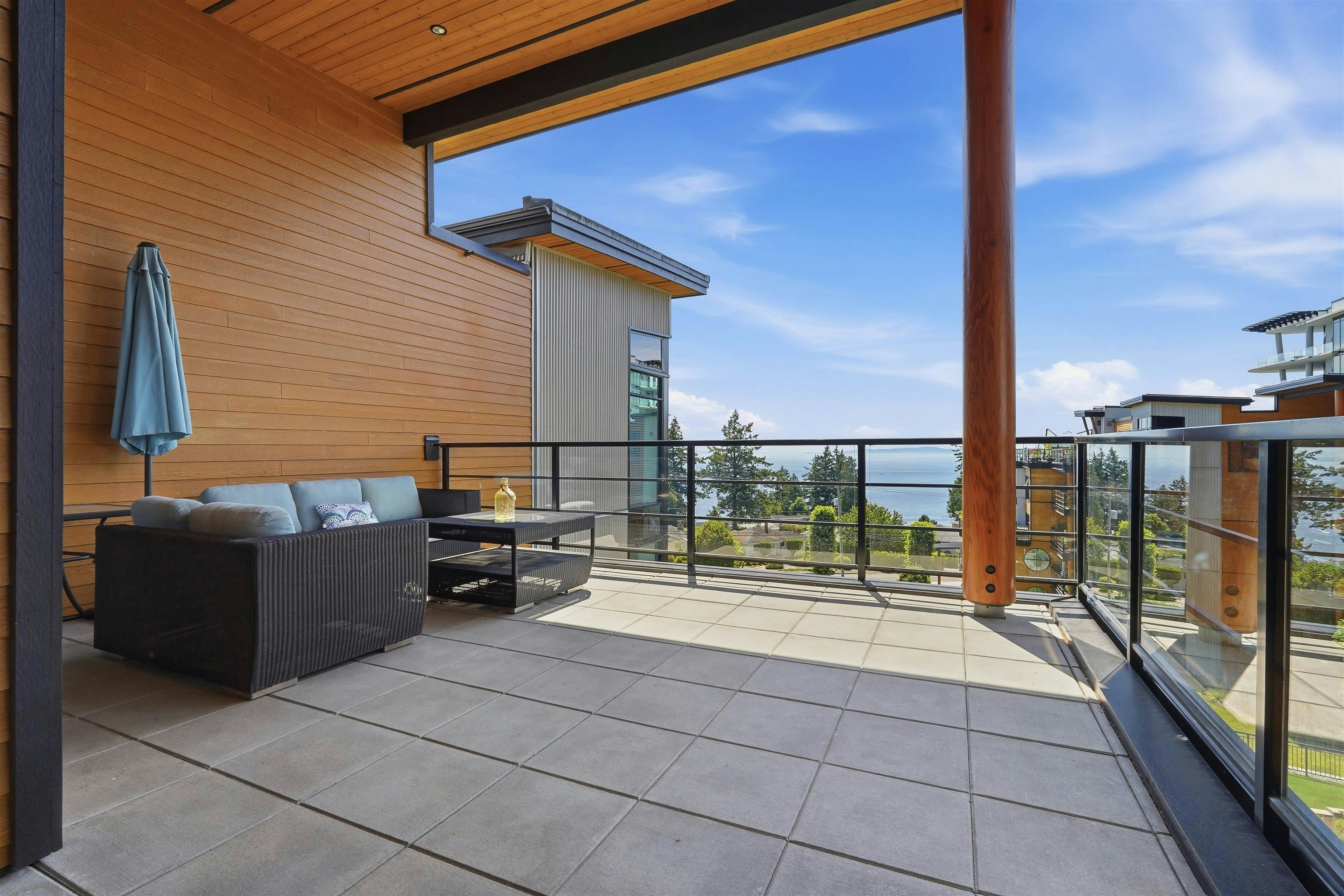 14855 Thrift Ph512 Avenue, Surrey, BC, V4B 2J6
