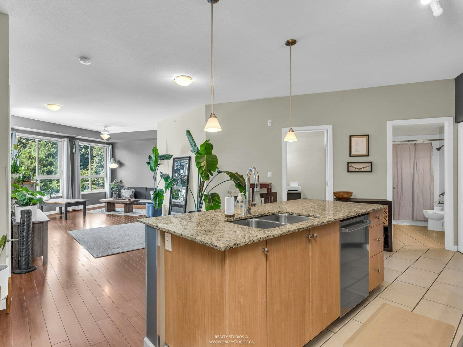 402-285 Ross Drive, New Westminster, BC, V3L 0B9