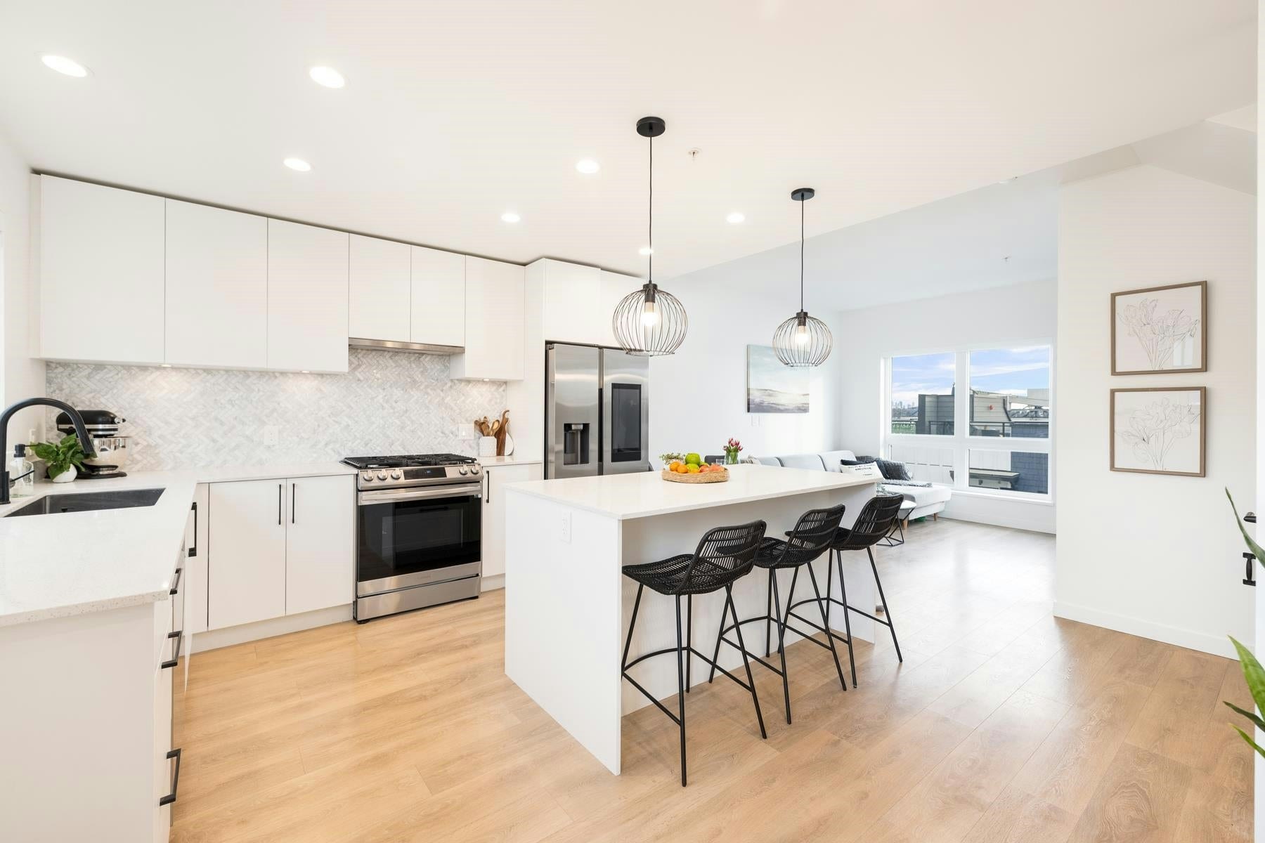444-545 E 2nd Street, North Vancouver, BC, V7L 1E1