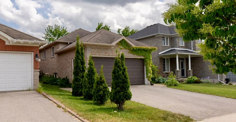 Lower-125 Sovereign's Gate, Barrie, ON, L4N 0Y9 - 2