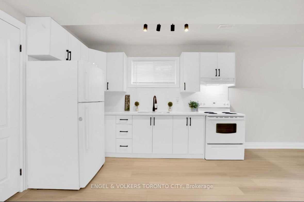 Lower-125 Sovereign's Gate, Barrie, ON, L4N 0Y9 - 4