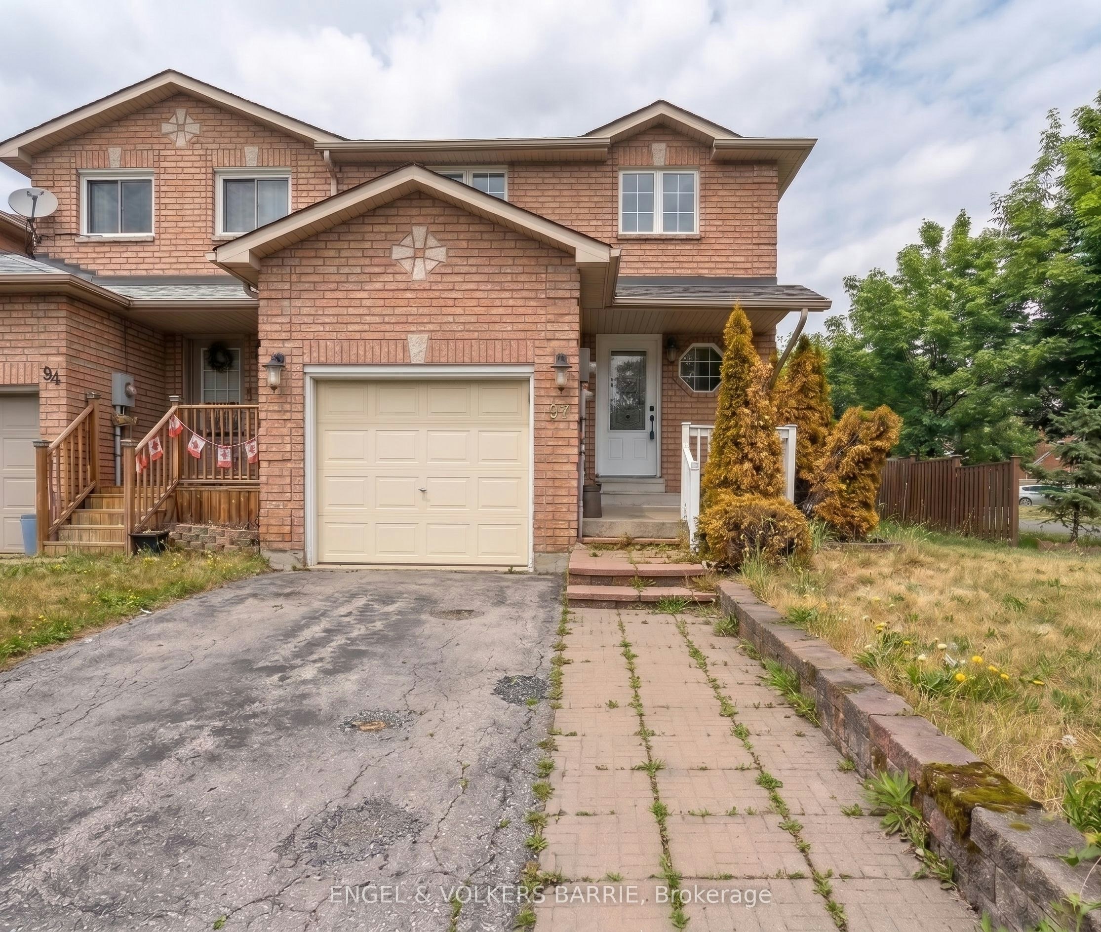 92 Lee Crescent, Barrie, ON, L4N 9Z1