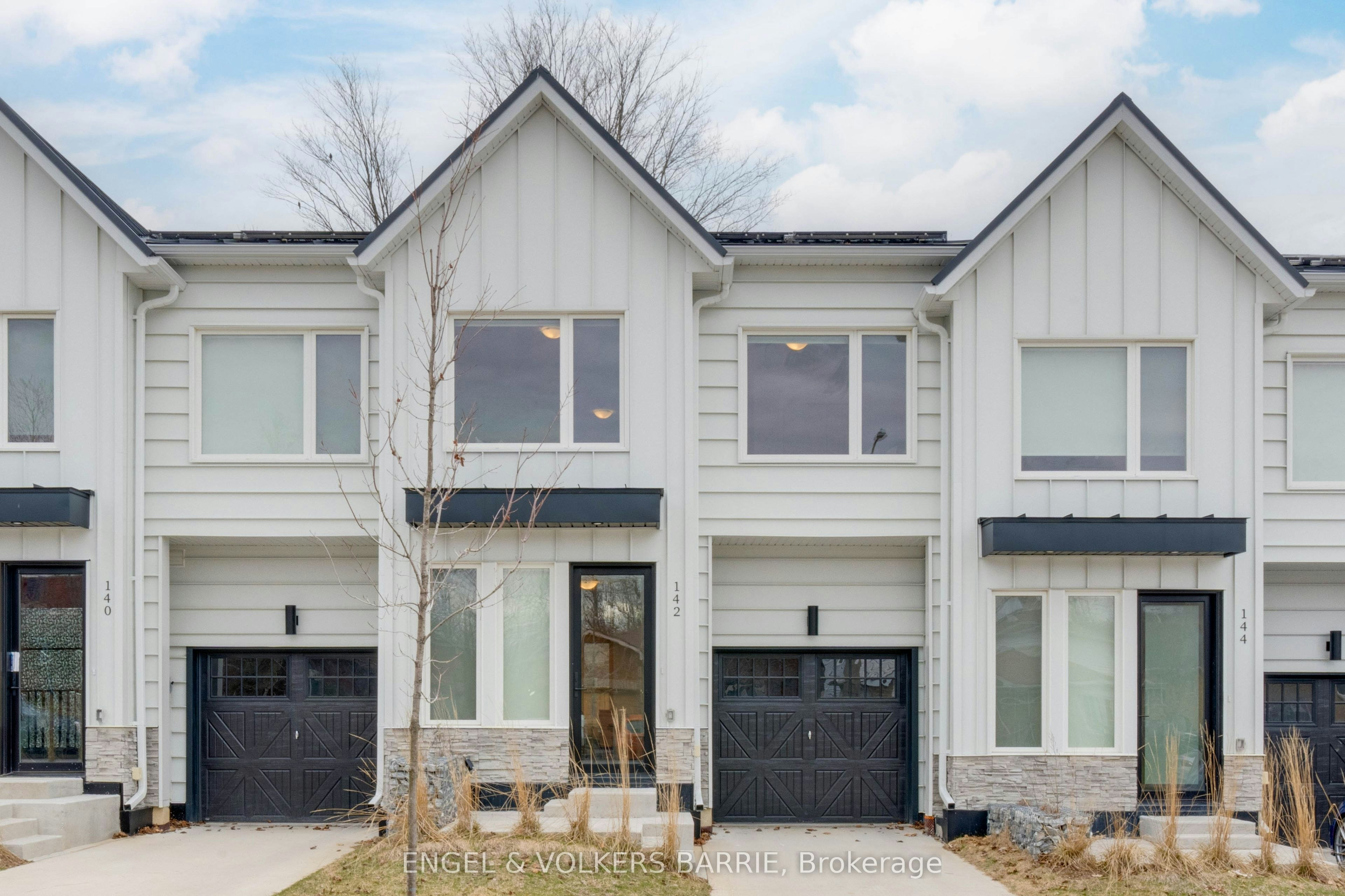 142 Athabaska Road, Barrie, ON, L4N 8E5