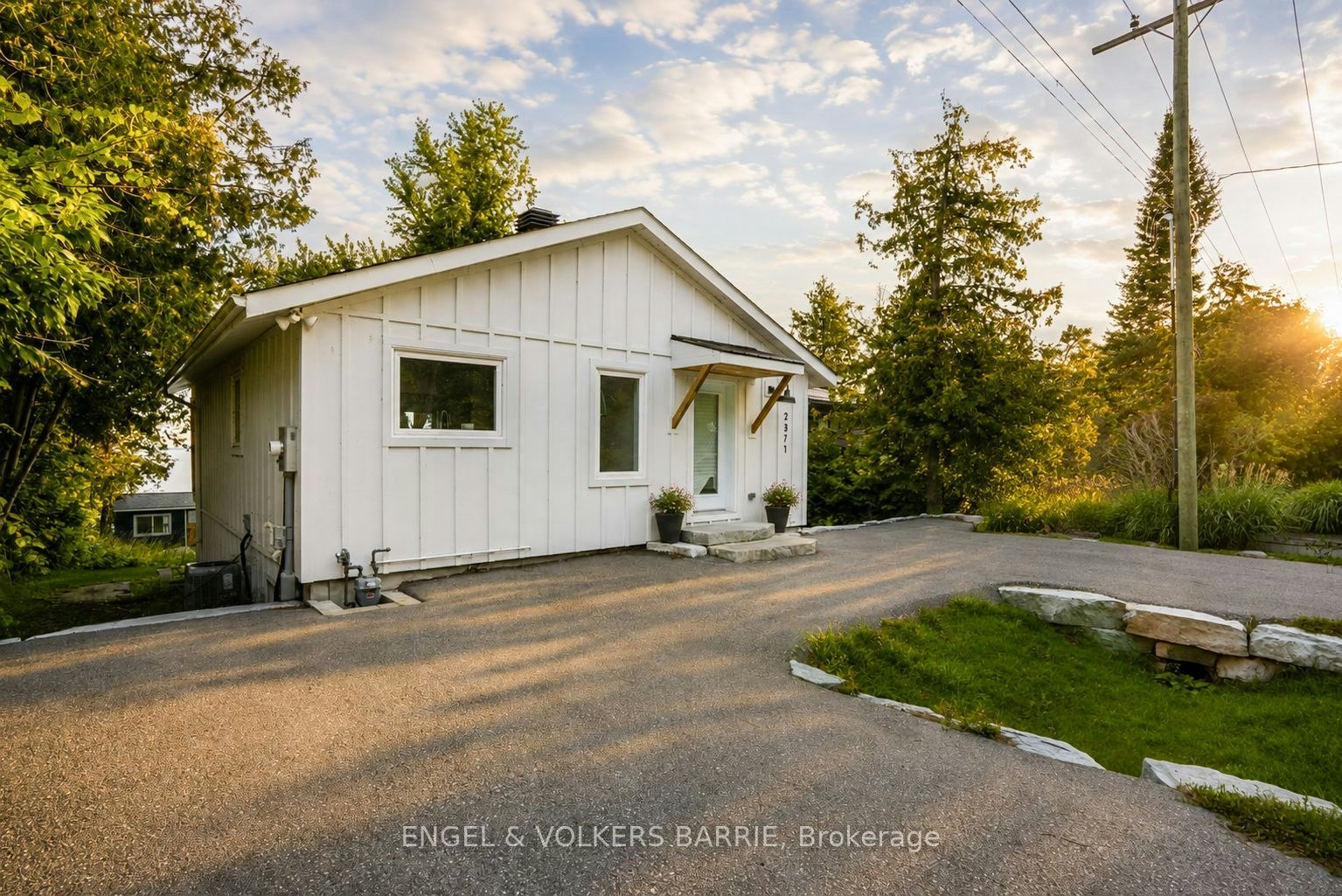 2371 Lakeshore Road E, Oro-Medonte, ON, L0L 1T0
