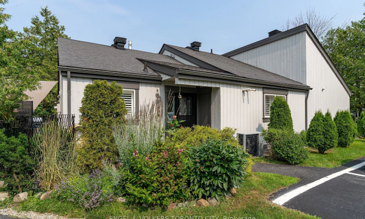 444 Oxbow Crescent