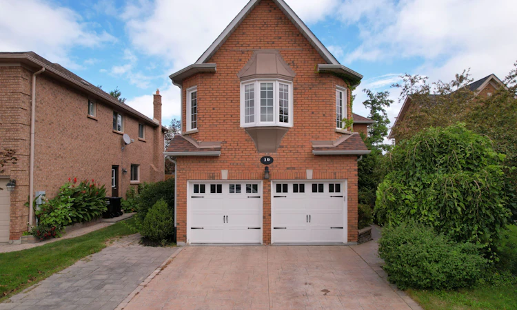19 Grand Forest Drive