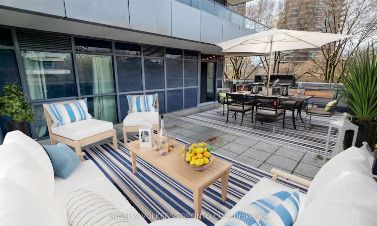 302-2220 Lake Shore Boulevard W