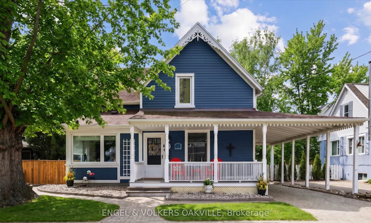 38 John Street S