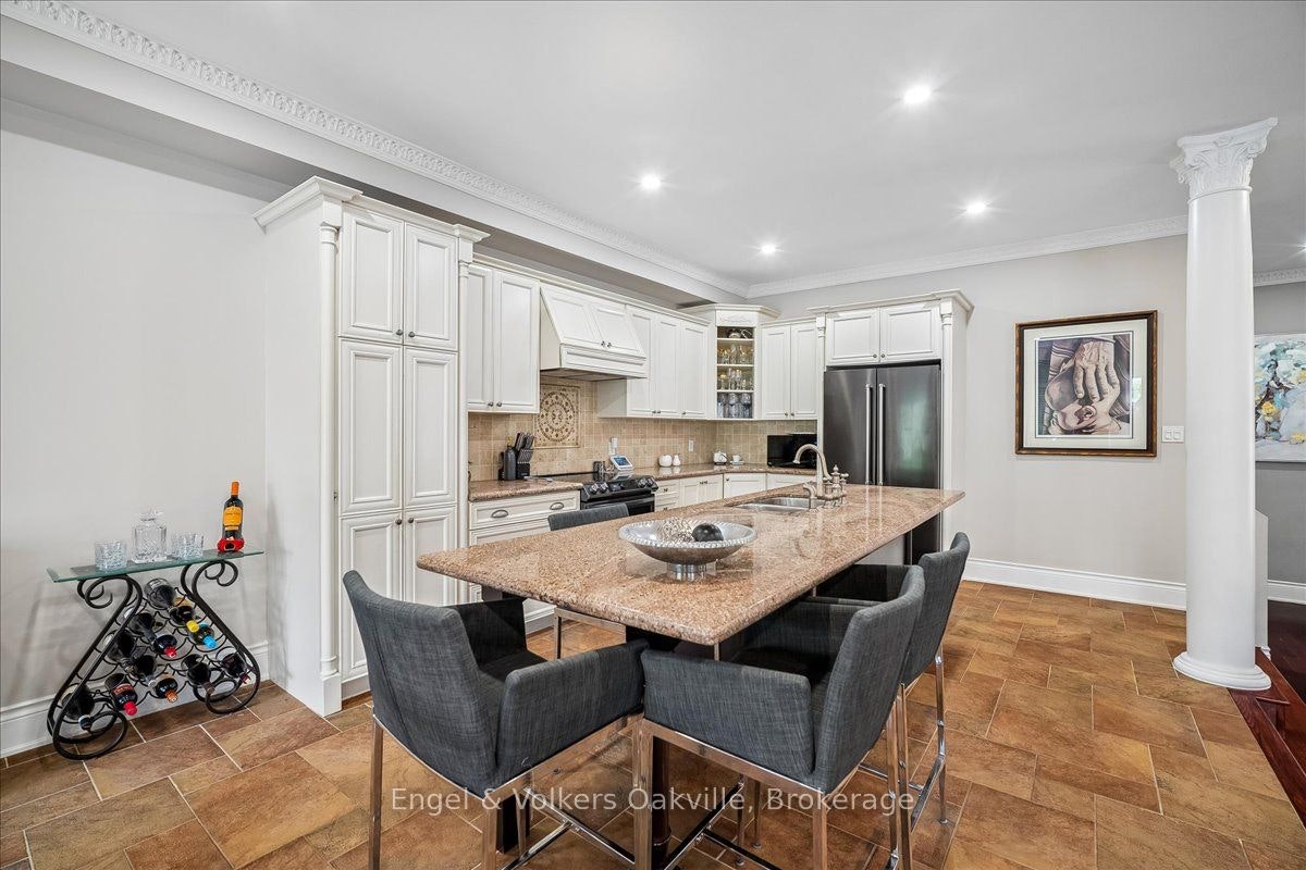 5113 Celebration Drive, Mississauga, ON, L5M 8B3 - 4