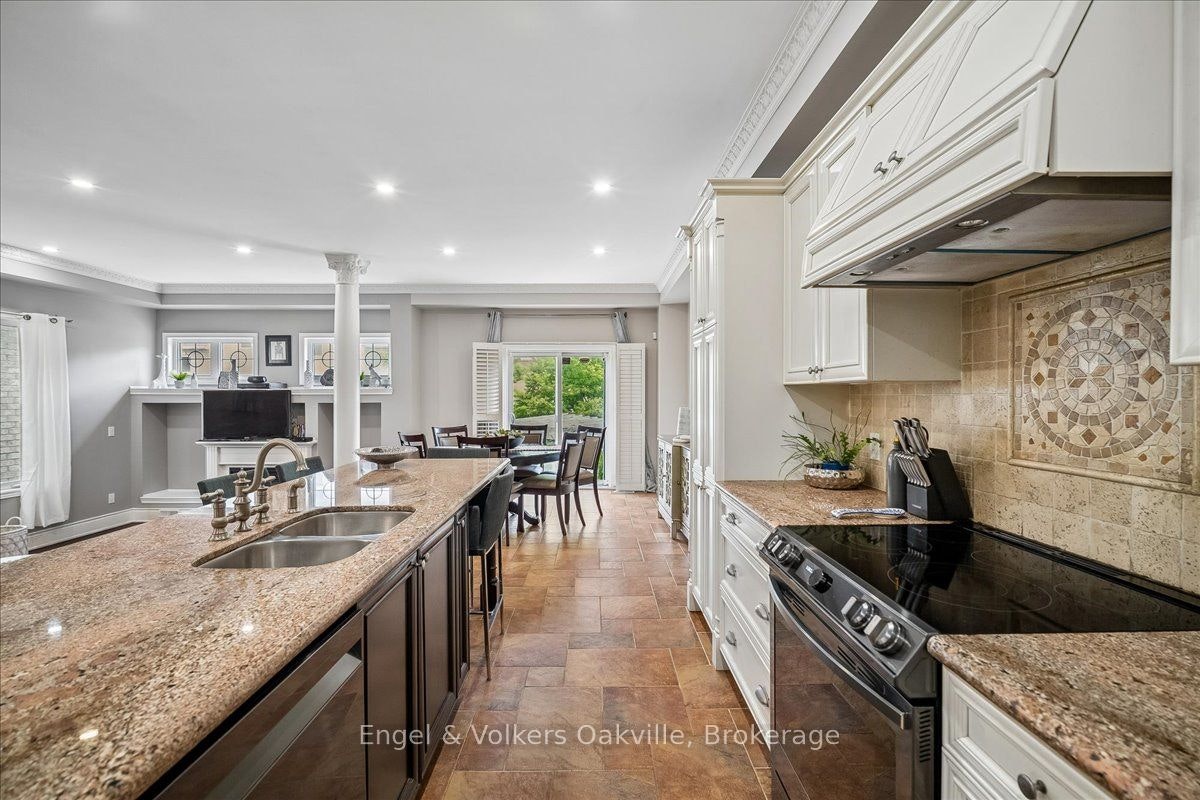 5113 Celebration Drive, Mississauga, ON, L5M 8B3 - 3