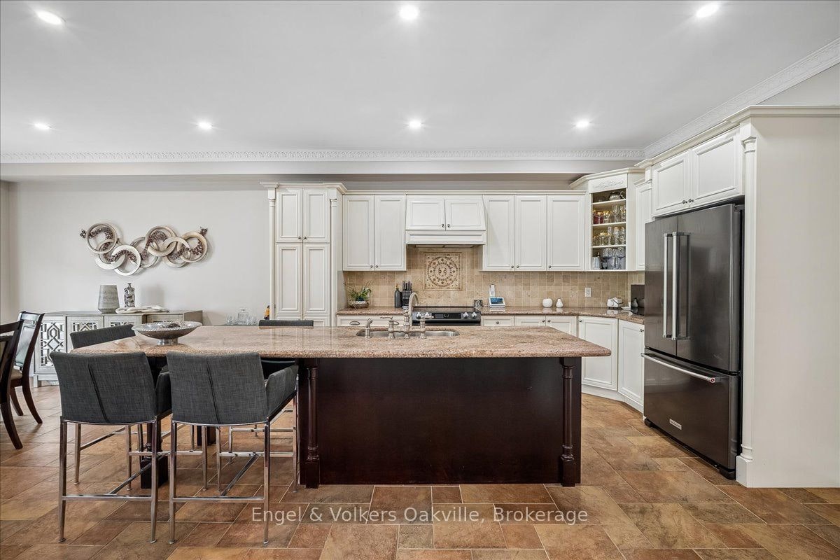 5113 Celebration Drive, Mississauga, ON, L5M 8B3 - 2