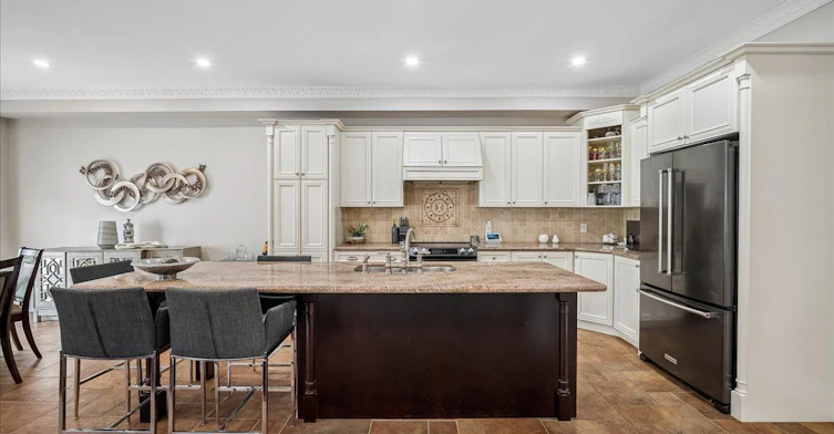 5113 Celebration Drive, Mississauga, ON, L5M 8B3 - 2