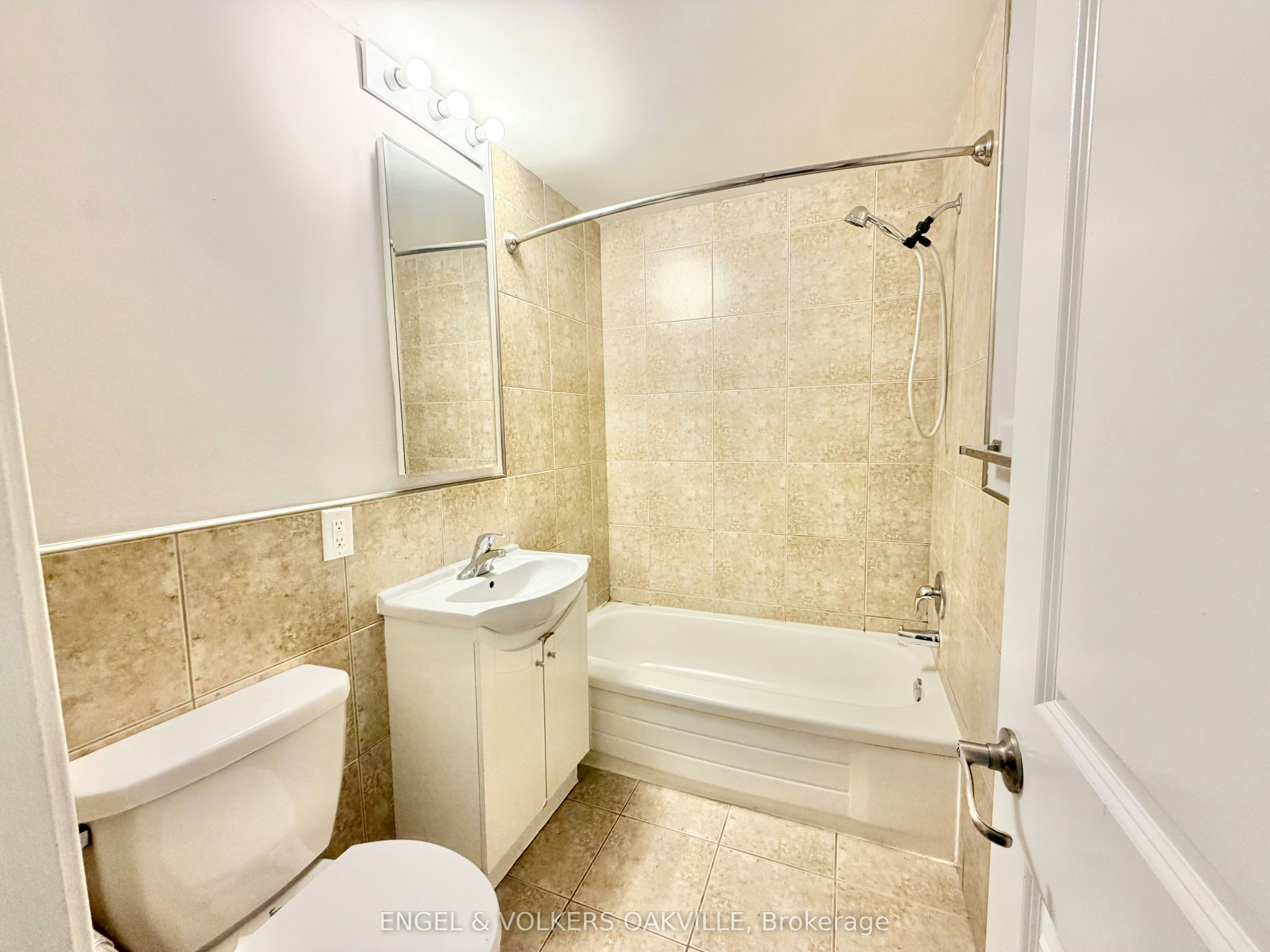 112-15 Thirty Third Street, Toronto, ON, M8W 3G7 - 5