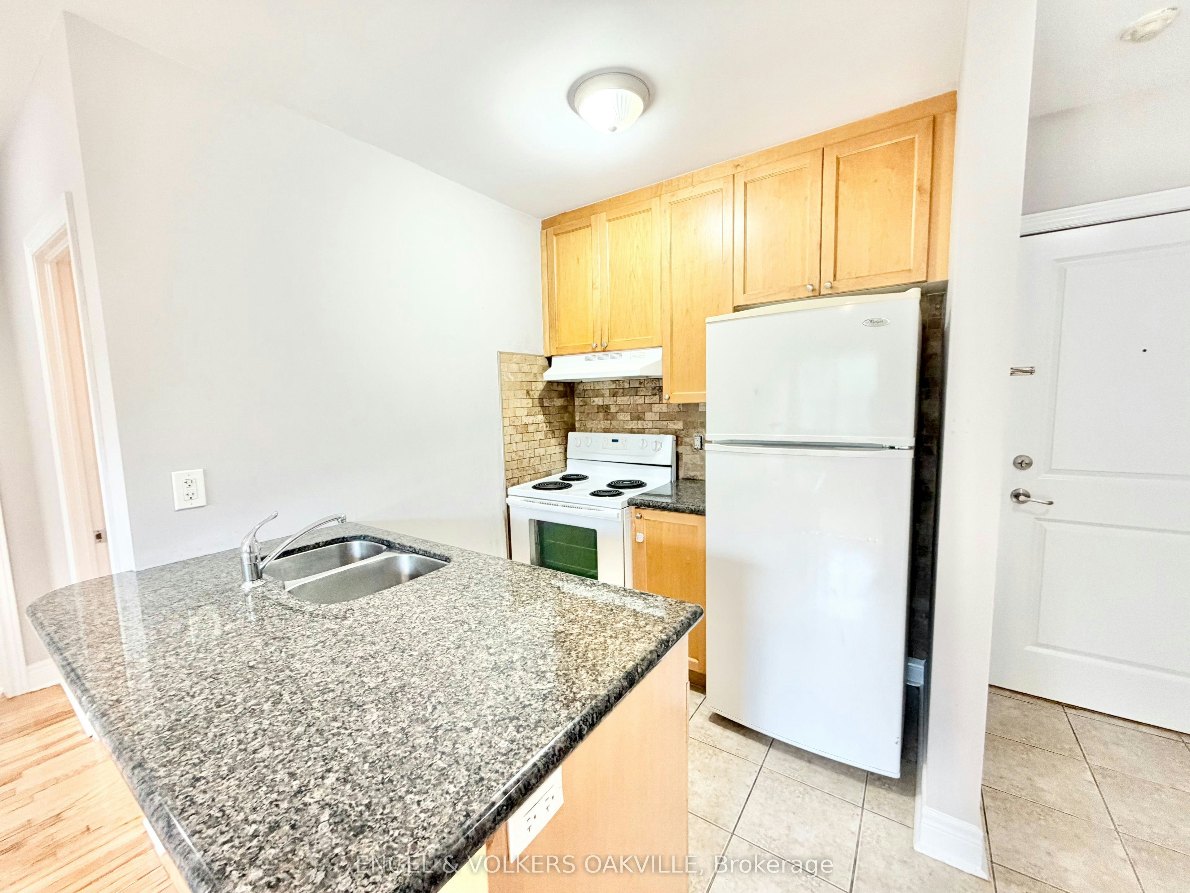 302-15 Thirty Third Street, Toronto, ON, M8W 3G7