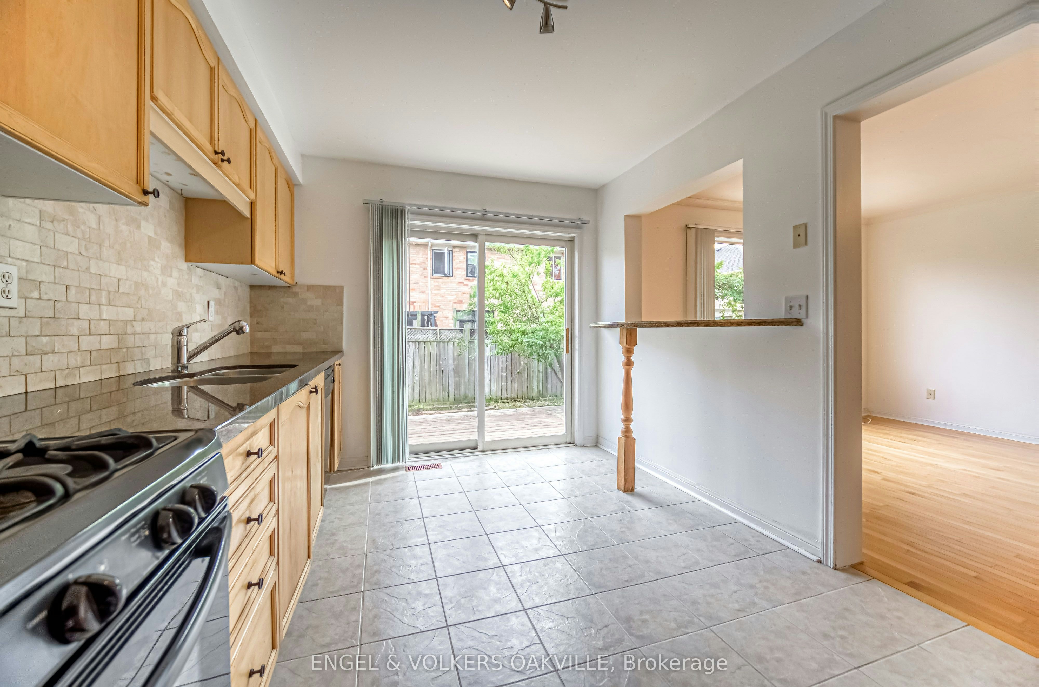 1121 Barclay Circle, Milton, ON, L9T 5W4 - 6