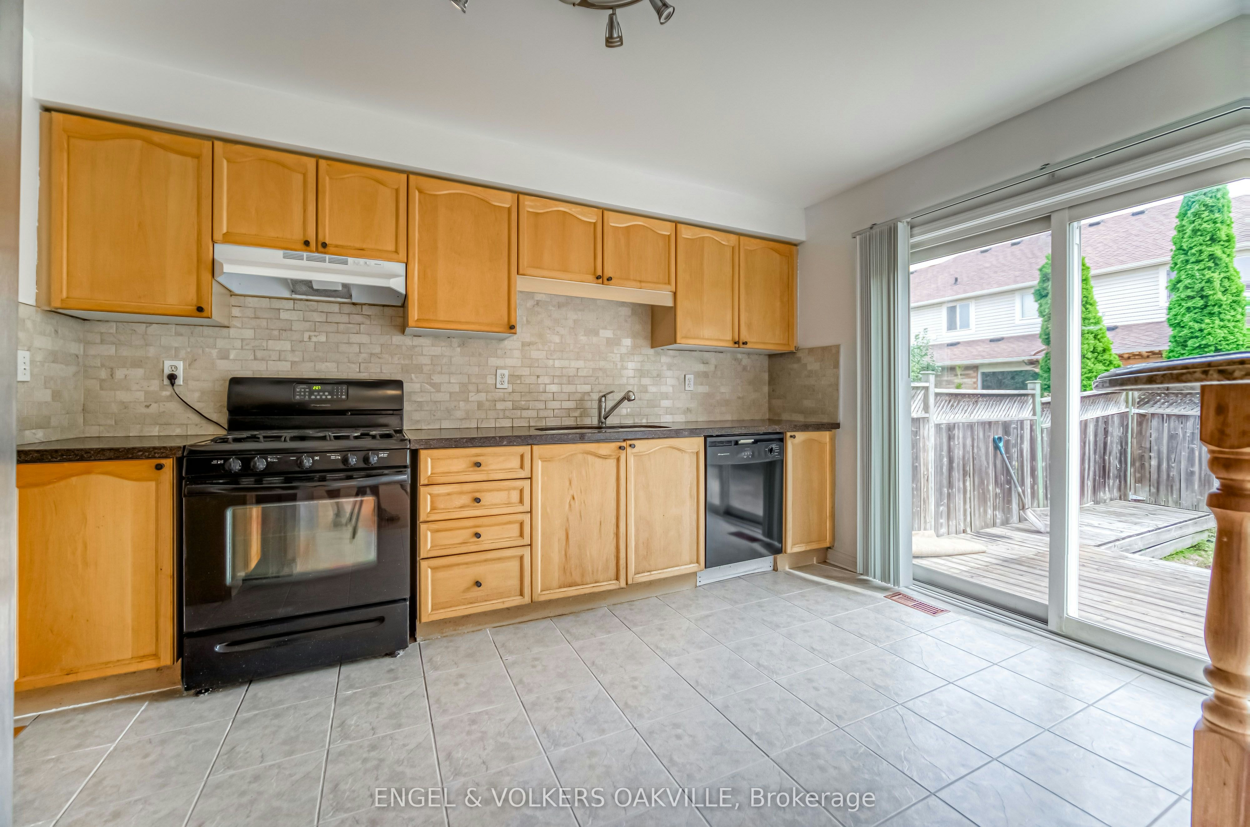 1121 Barclay Circle, Milton, ON, L9T 5W4 - 4