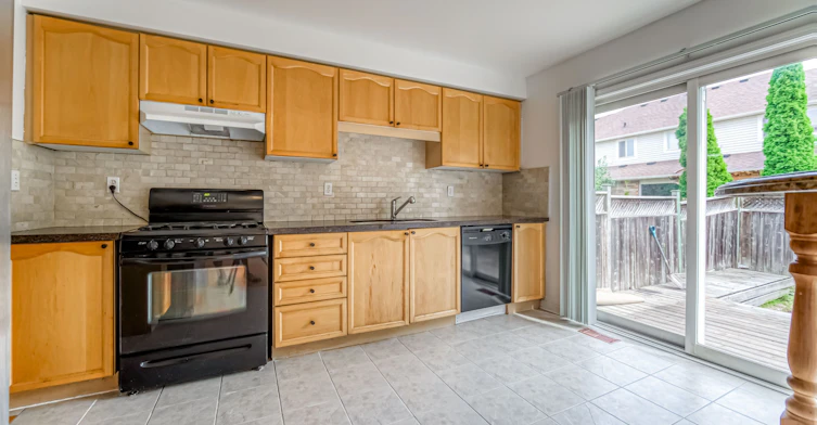 1121 Barclay Circle, Milton, ON, L9T 5W4 - 4