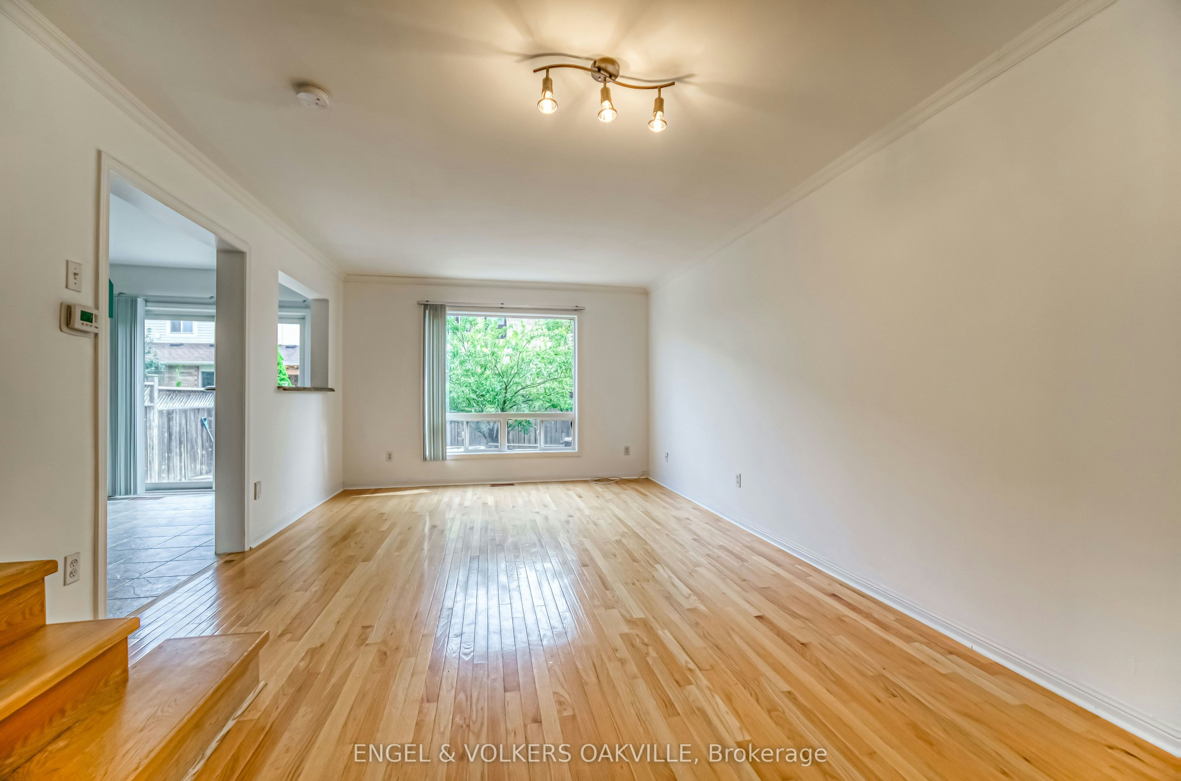 1121 Barclay Circle, Milton, ON, L9T 5W4 - 2