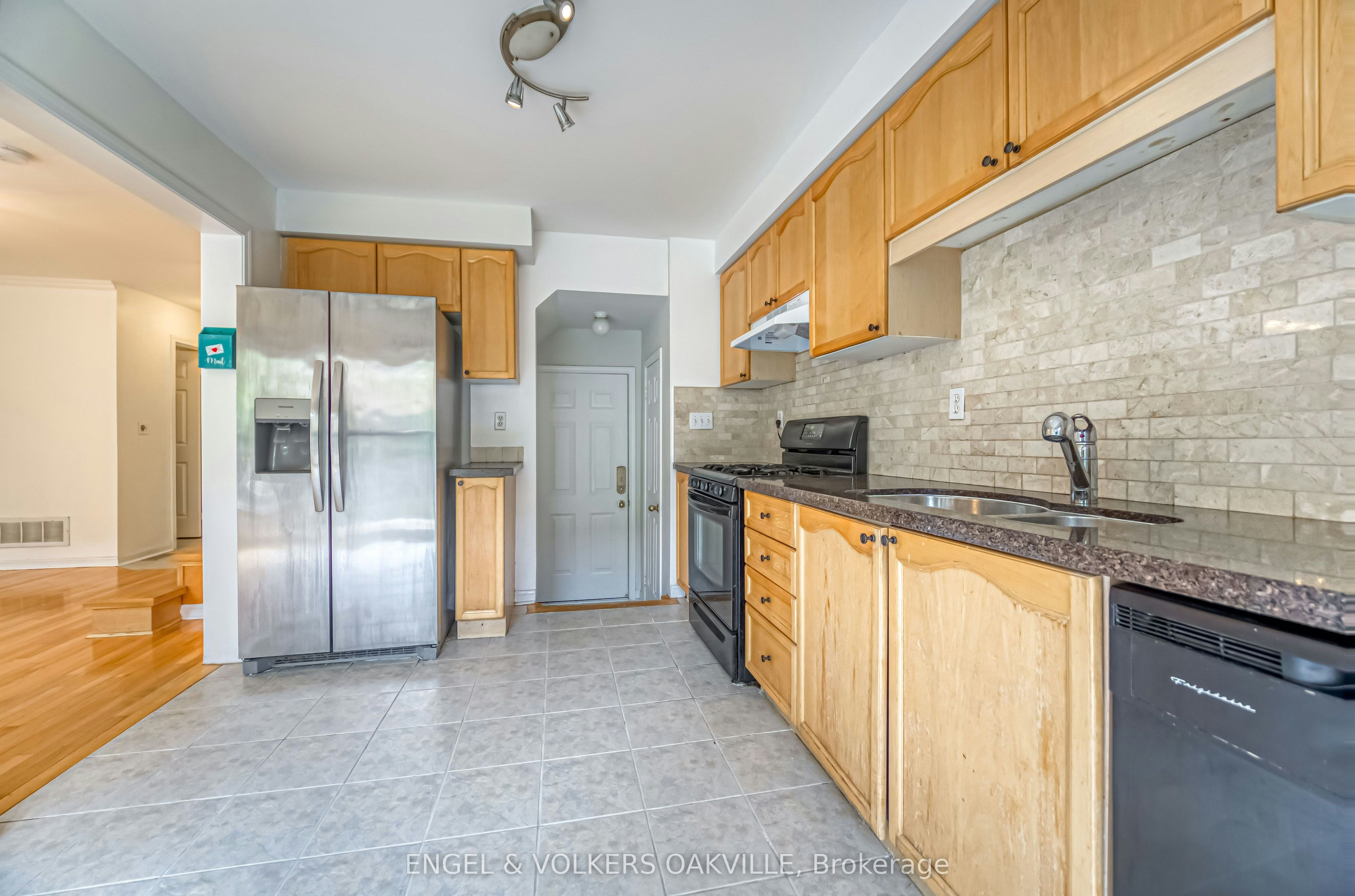 1121 Barclay Circle, Milton, ON, L9T 5W4 - 5
