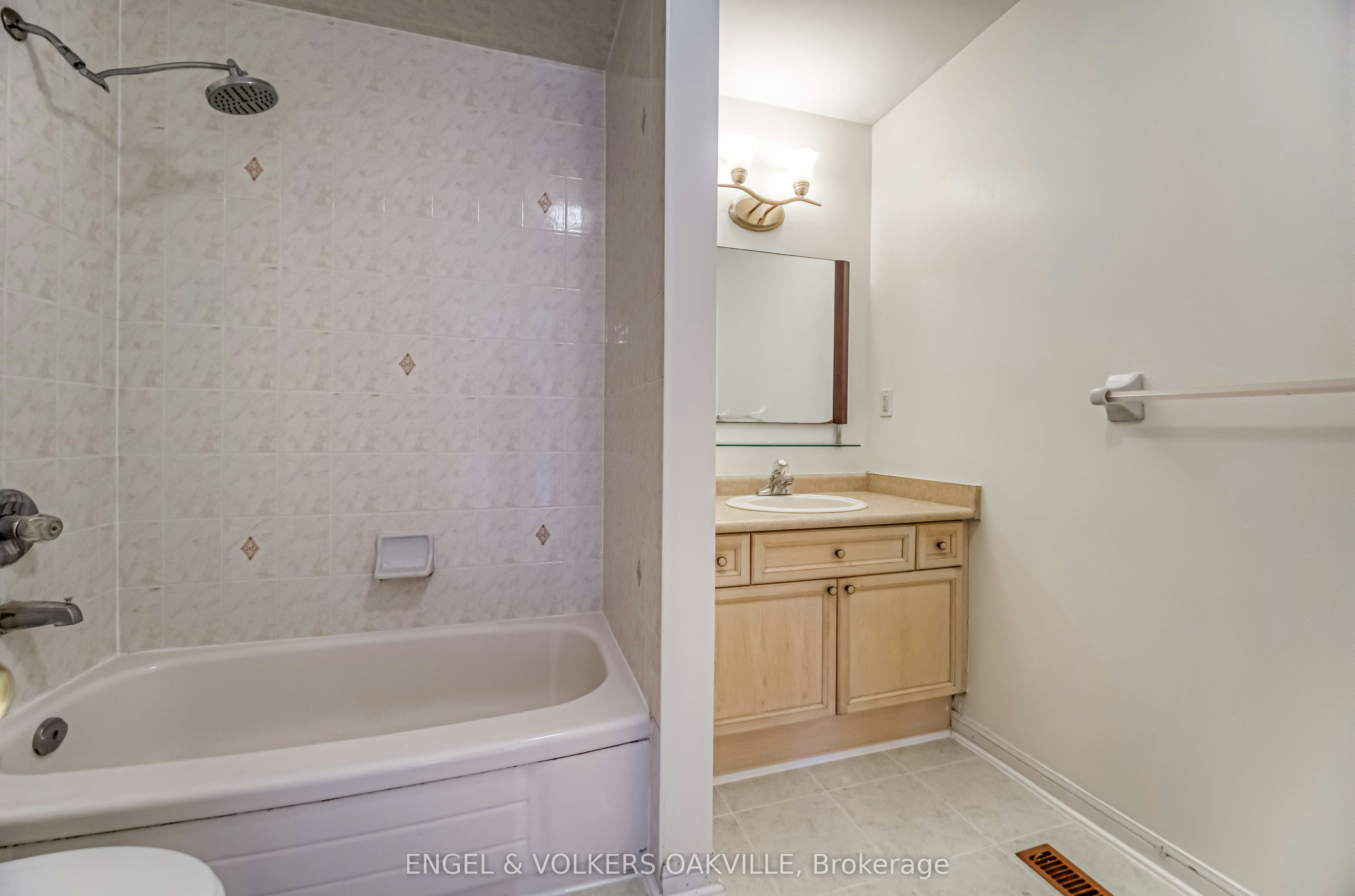 1121 Barclay Circle, Milton, ON, L9T 5W4 - 12