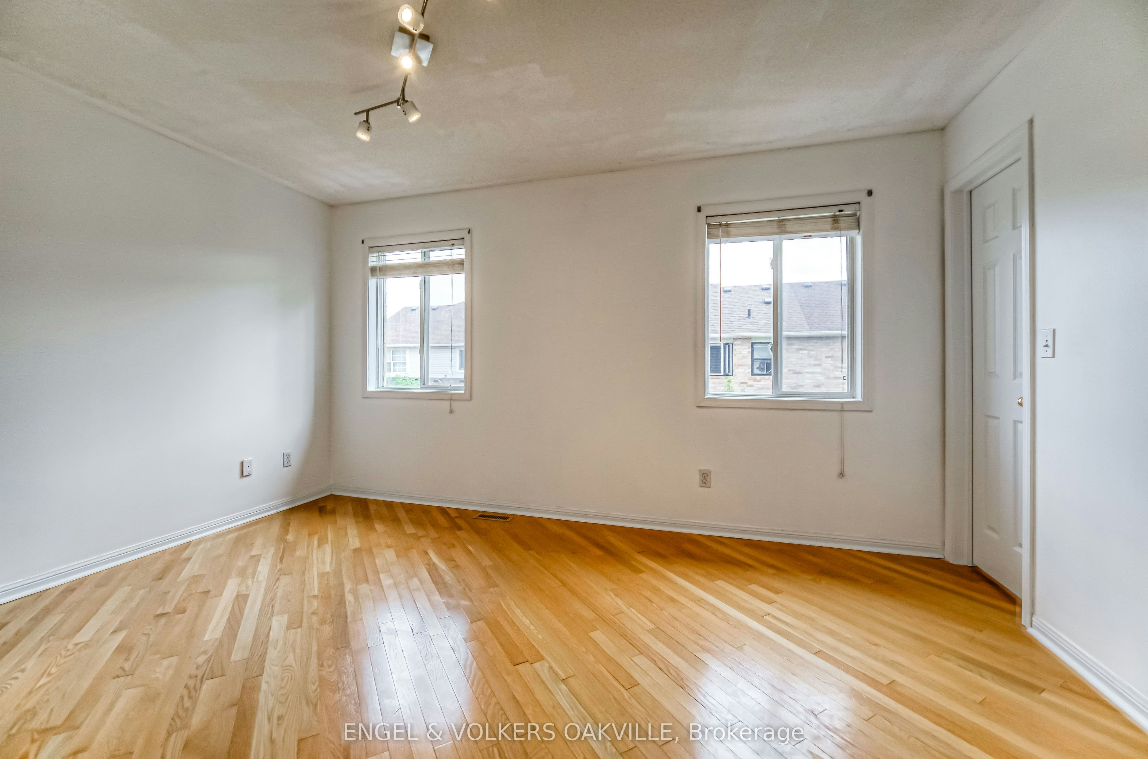 1121 Barclay Circle, Milton, ON, L9T 5W4 - 8